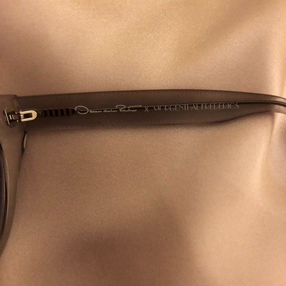 The Oscar de la Renta x Morgenthal Frederics - Picture 3 of 3